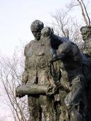 Бійці зі стволом кулемета і стрічкою