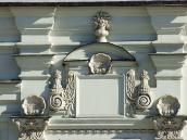 Фронтон порталу