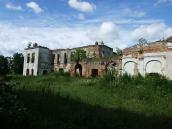 Ліва частина (східний фасад палацу)