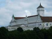 Західний фасад костелу та корпусу келій