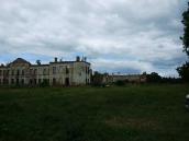 Фрагмент палацу та дворик з аркадою