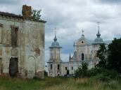 Східний ризаліт палацу на тлі кляштора…