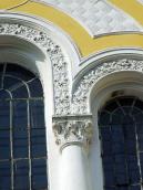 Капітель міжвіконної колони