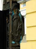 Рельєф «св. кн.Володимир» на стулці…