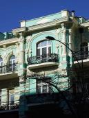 Центральна частина головного фасаду