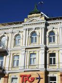 Центральна частина головного фасаду