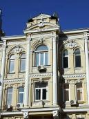 Центральна частина головного фасаду