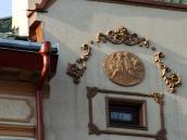 Рельєфні прикраси фасаду