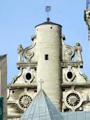 Східний фронтон костелу