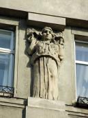 Скульптура 2 на фасаді