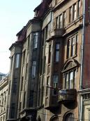 Фрагмент фасадів будинків № 6 та 4