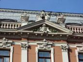 Фентральний фронтон