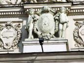 Правий гербовий щит