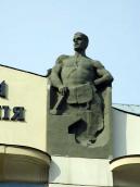 Права сецесійна скульптура