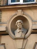 2012 р. Бюст А. Міцкевича над входом