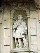 Скульптура А. Міцкевича в ніші