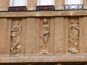 2012 р. Рельєфи на фасаді