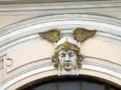 Барельєф Меркурія над аркою