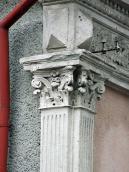 Капітелі пілястр