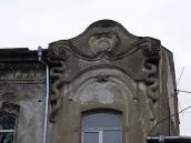 2012 р. Фронтон головного фасаду
