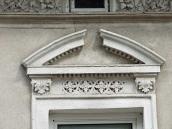 Сандрик дверей