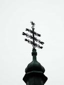 Хрест над бабинцем