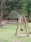 2012 р. Гойдалка і криниця