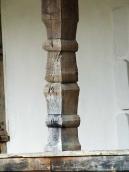 Різьблений стовпчик галереї