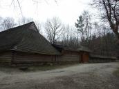 Чільна сторона двора