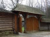 2012 р. Брама. Вигляд з боку дороги