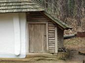 2012 р. Вхід до комори