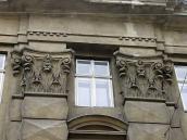 Капітелі пілястр