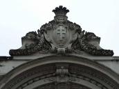 Фронтон з гербом