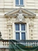 Вікно 2-го поверху центрального ризаліту