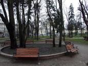 2012 р. Парк в центрі площі