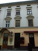 2012 р. Центральна частина фасаду по…