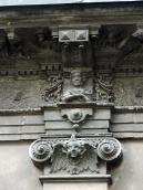 Капітель центральної пілястри