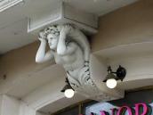 Середня скульптурна консоль