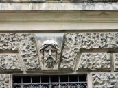 Маскарон вікна 2-го поверху 2