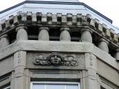 Рельєф на лівому еркері