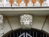 Середня скульптурна консоль