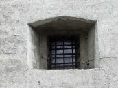 Вікно нижнього ярусу башти