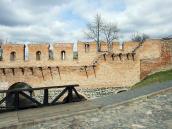 Фрагмент муру Окольного замку і моста