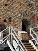 Вхід з площадки східного муру