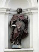 Скульптура святого в лівій ніші…