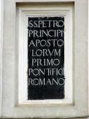 Плита з написом в лівій ніші 2-го ярусу