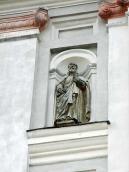 Скульптура святого в лівій ніші