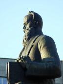 Півпостать