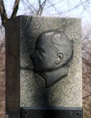 Барельєф Л. Владича