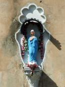 Скульптура богородиці